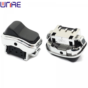 The motorcyclist turns the headlights left and right by pressing the button on the boat-shaped switch